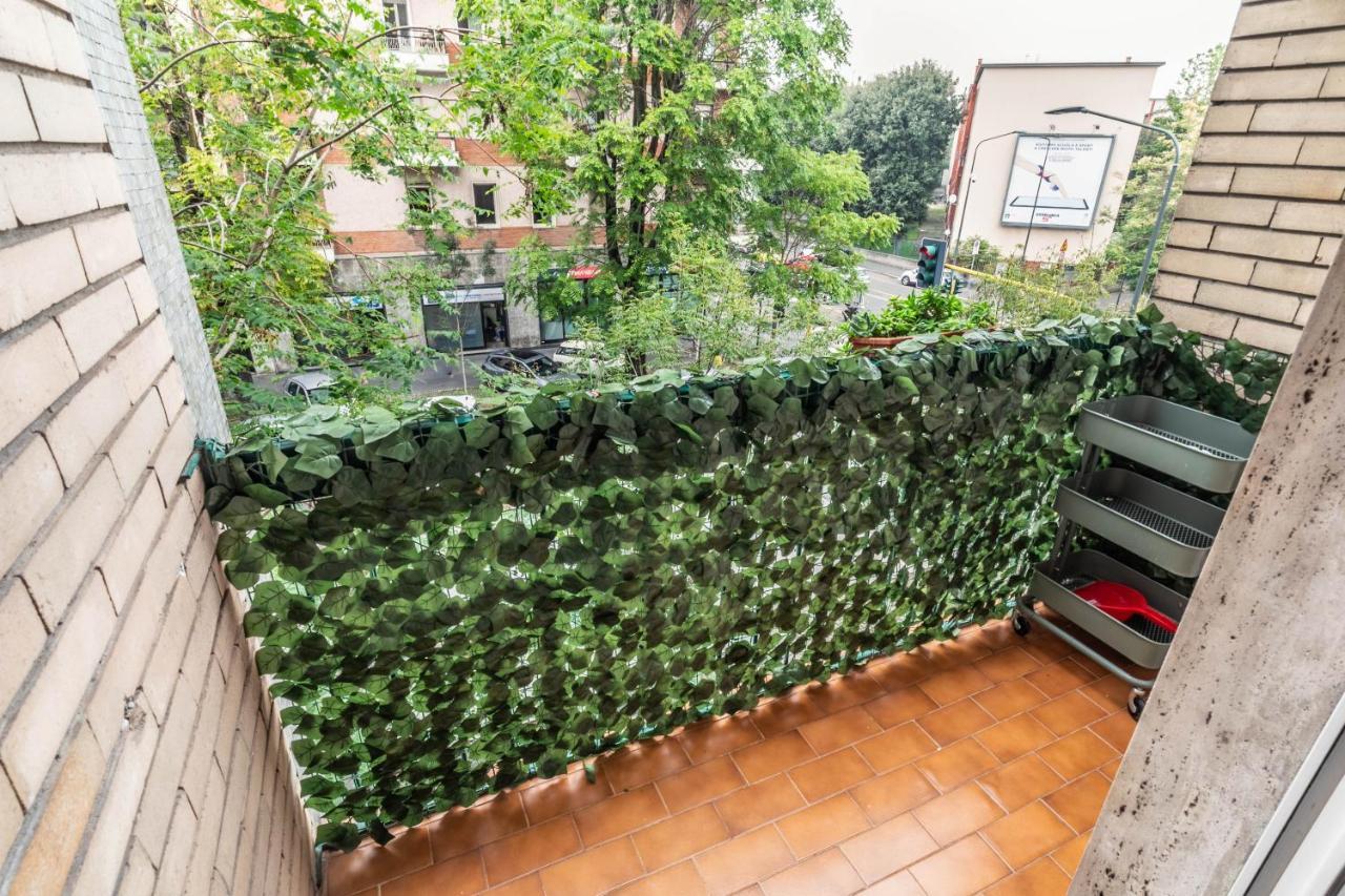Eden House Sansiro-Duomo Netflix & Design Lägenhet Milano Exteriör bild